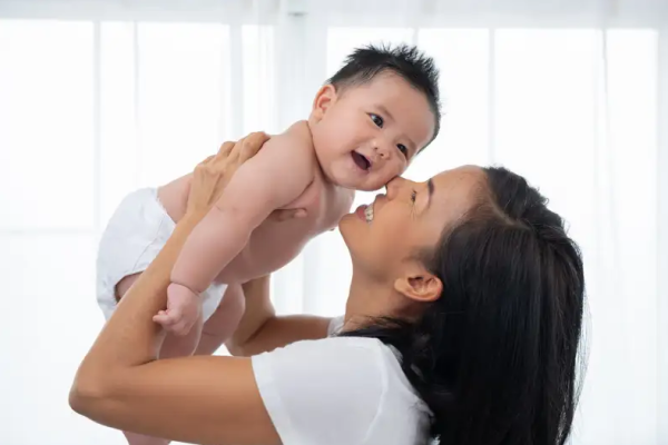 Kapan Bayi Boleh Diajak Keluar? Panduan Aman untuk Orang Tua Baru Kapan Bayi Boleh Diajak Keluar